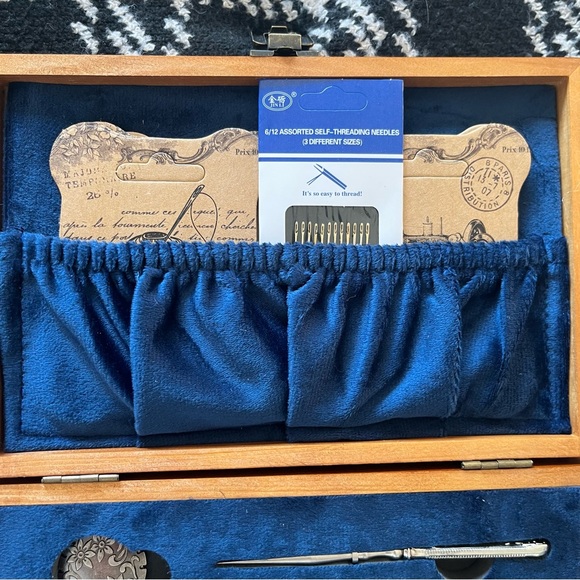 Vintage Needlework Set Box - Picture 4 of 4